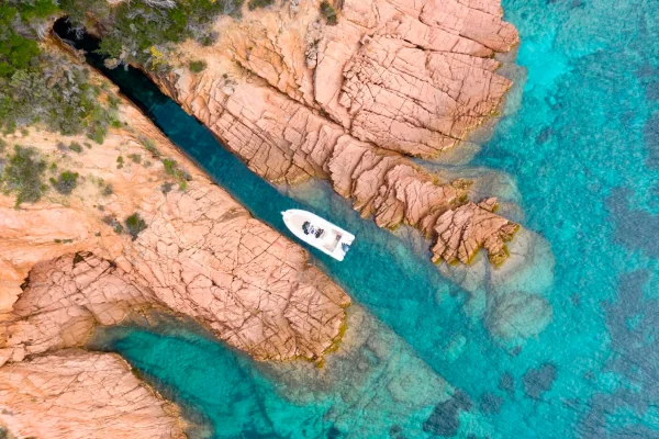 Vue aérienne des calanques dans le golfe de Porto en Corse