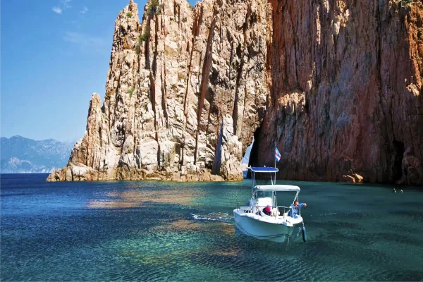 bateaux dans le golfe de Porto en Corse
